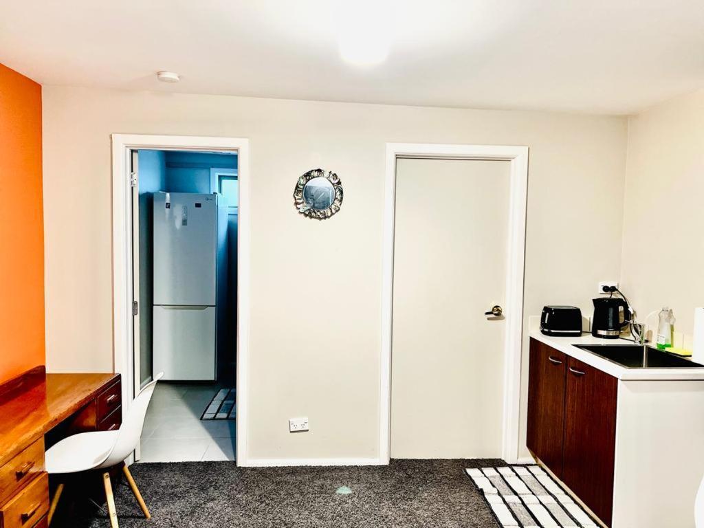 Private Studio Auckland Self Checkin And 2 Parking Netflix Prime מראה חיצוני תמונה